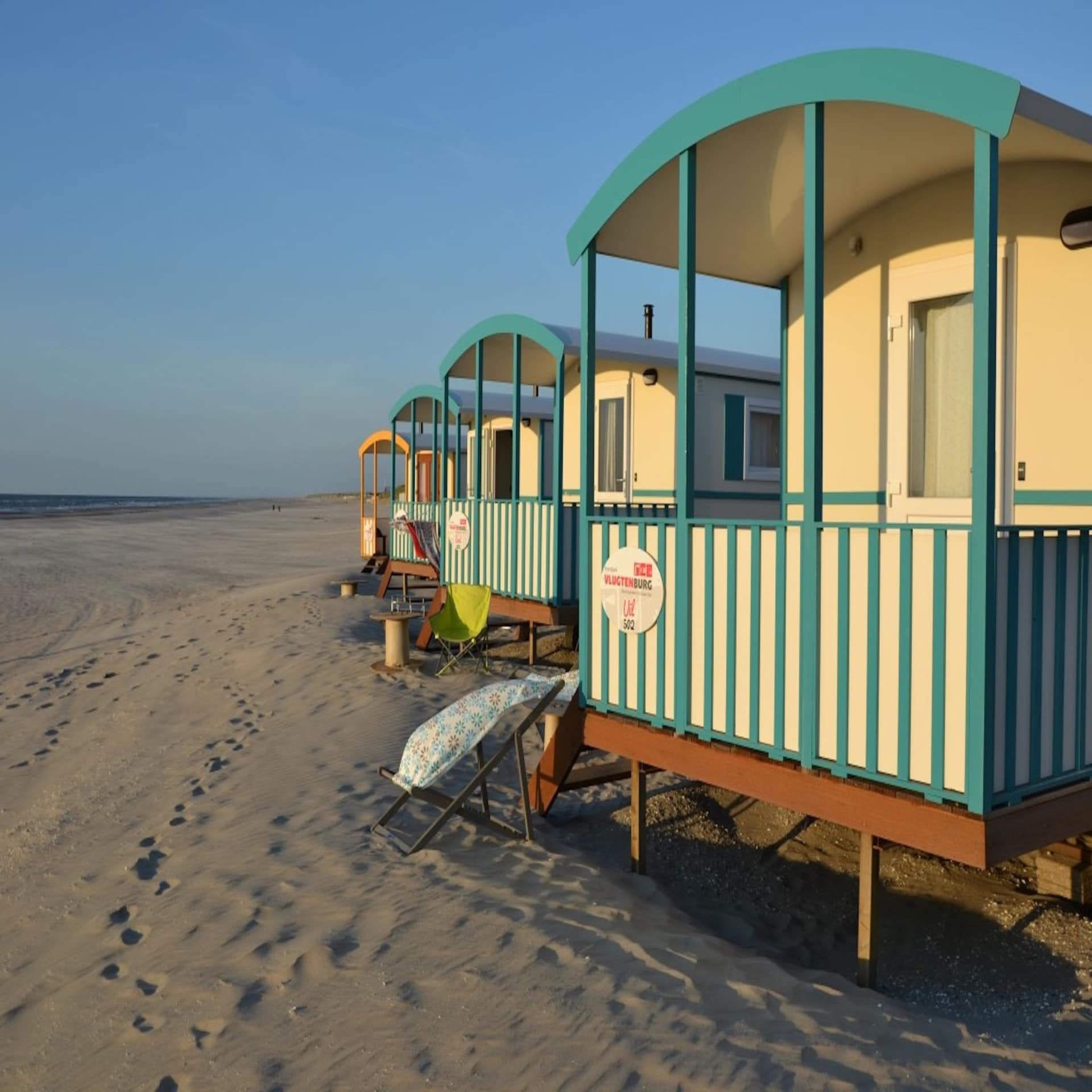 Kleine Strandhäuschen in Naaldwijk.