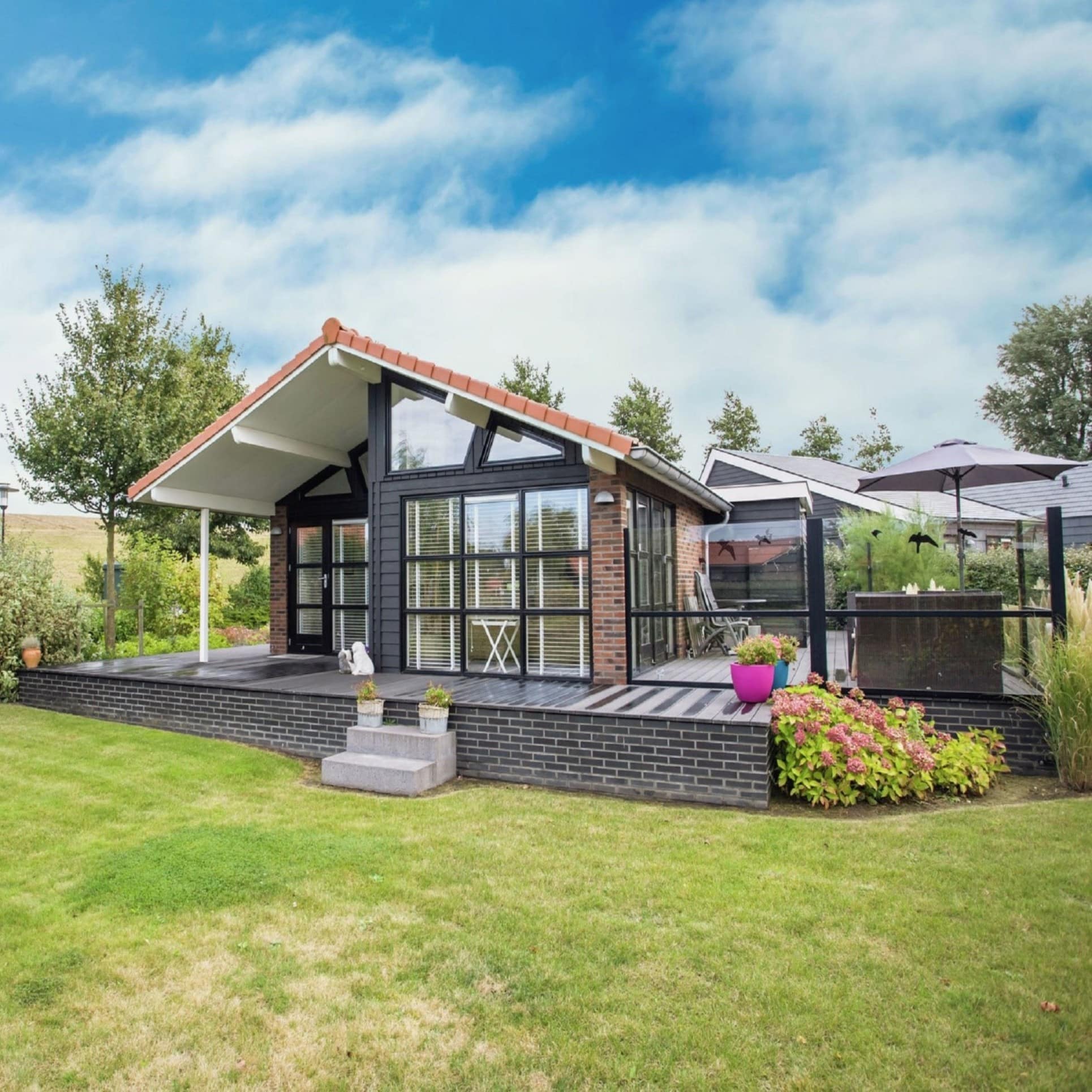 Frontansicht eines attraktiven Chalets in Oosterschelde in Zeeland