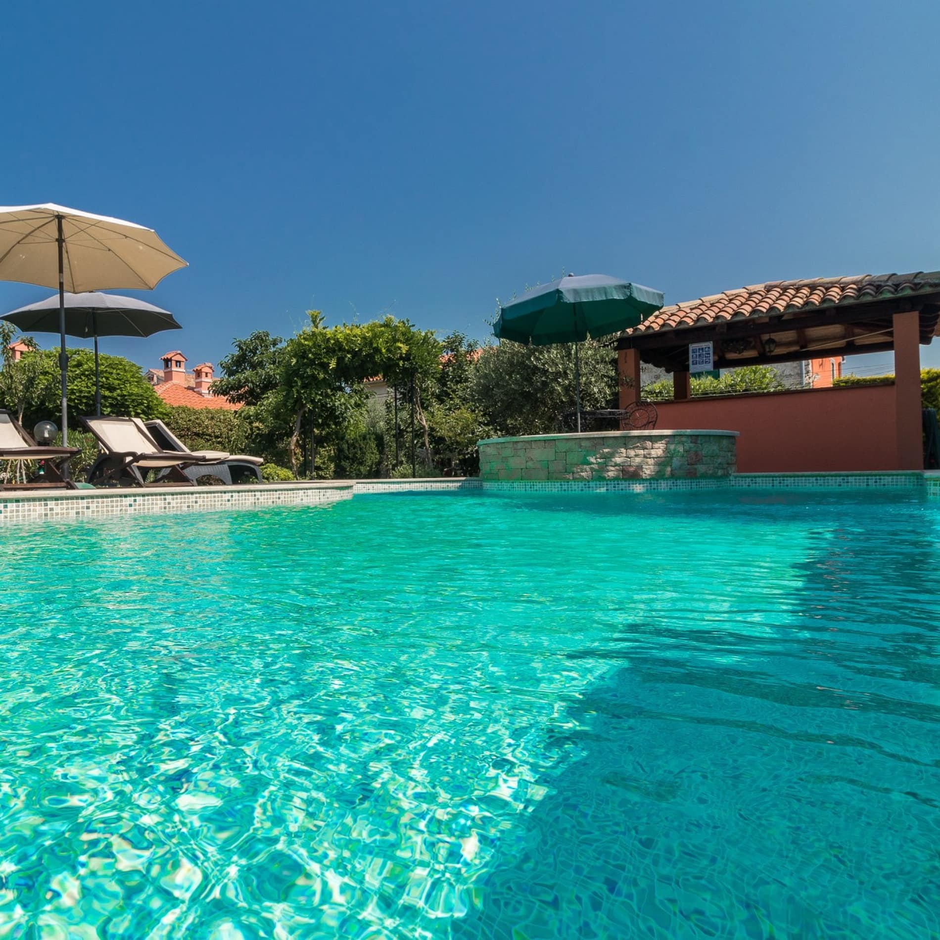 Das Ferienhaus in Pula mit Pool eignet sich perfekt für den Adria-Urlaub mit Kindern