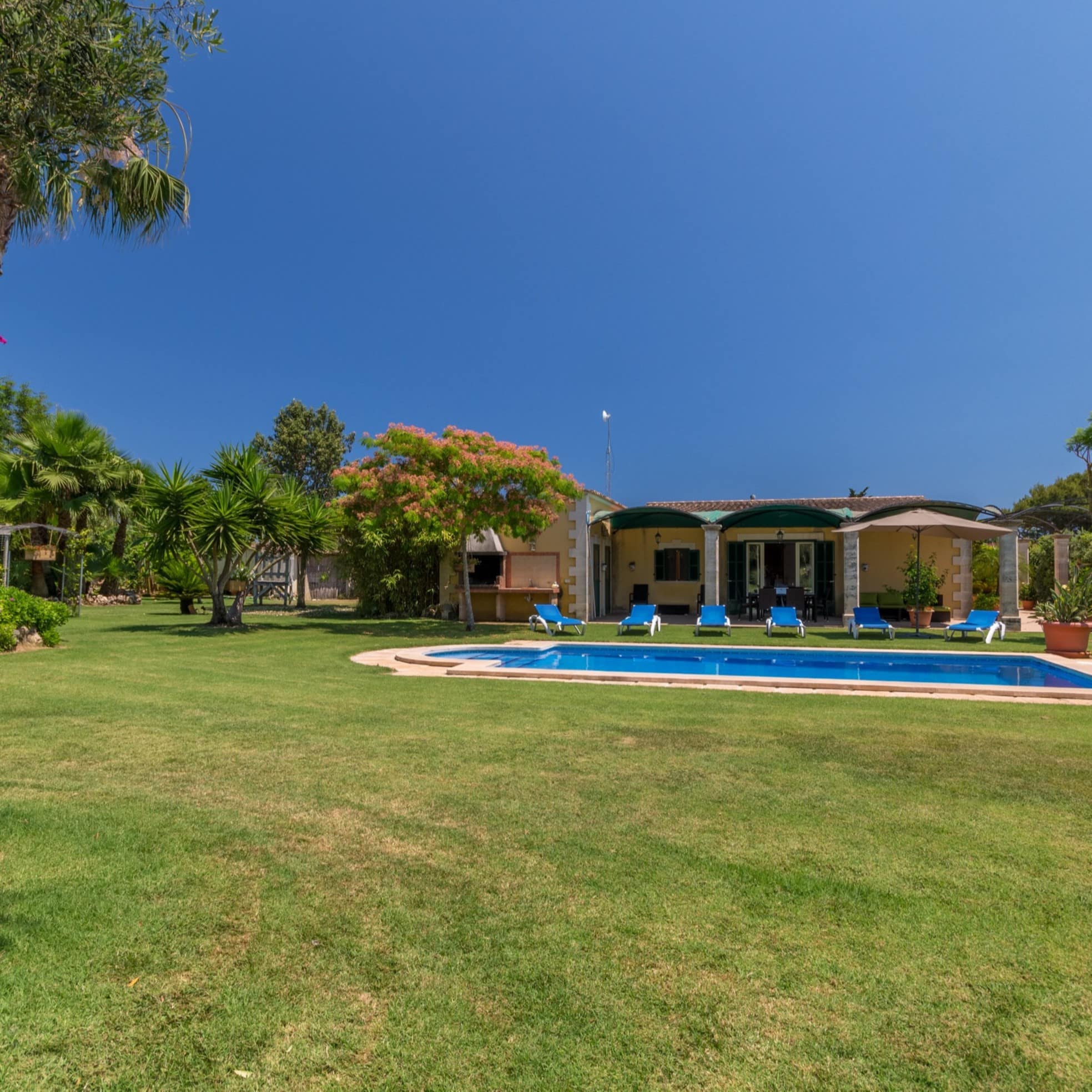 Finca auf Mallorca für 6 Personen mit großem Garten, Pool und Sonnenliegen
