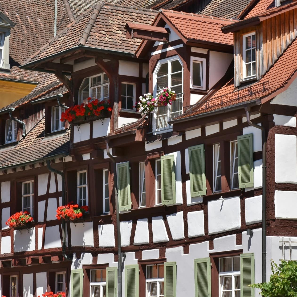 Fassaden von traditionellen Fachwerkhäusern am Bodensee 