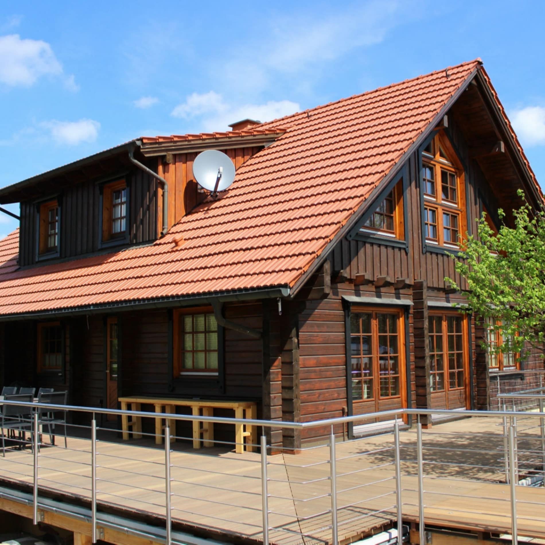 Gemütlicher Holzbungalow in der Sächsischen Schweiz mit Terrasse und Sitzgelegenheiten