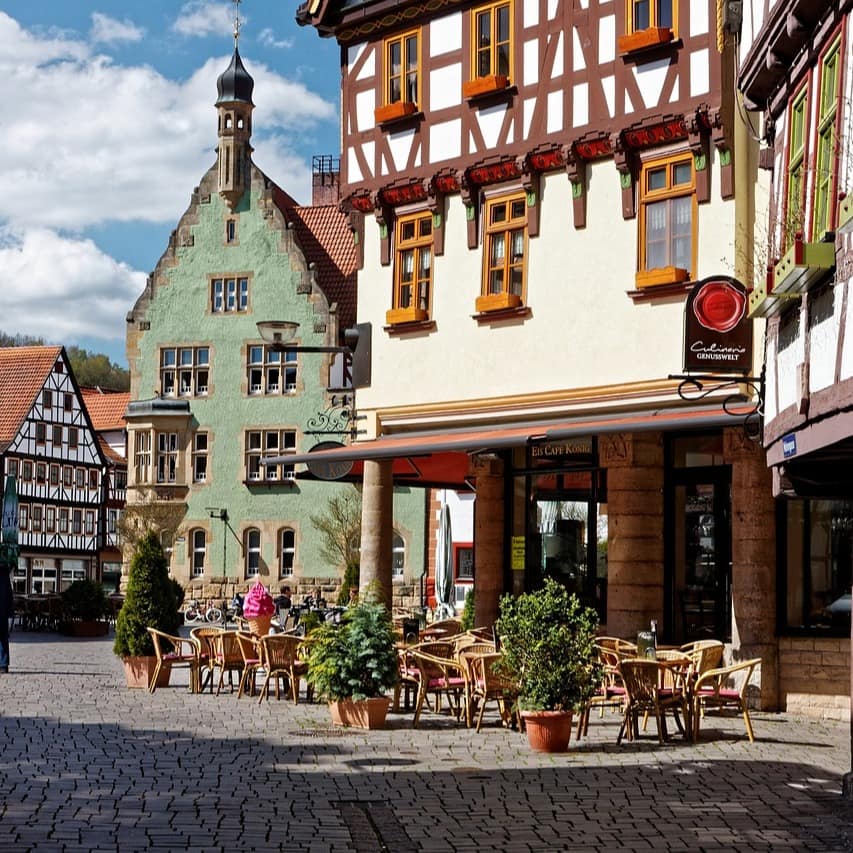 Fachwerk und Kopfsteinpflaster prägen die mittelalterlichen Städte in Thüringen.