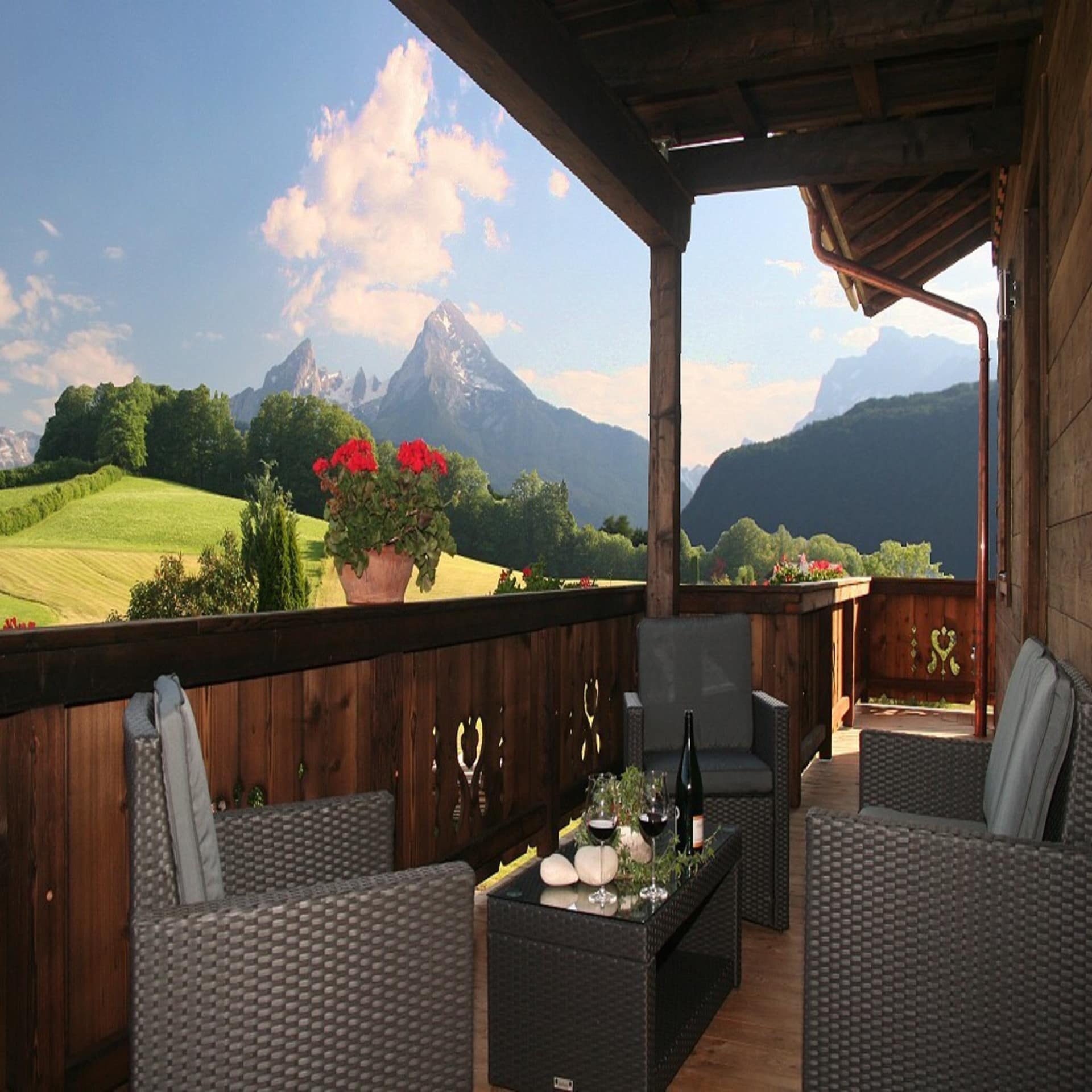 Der Ausblick vom Balkon der Ferienwohnung auf einer Alm ist das schönste, was die Alpen zu bieten haben.