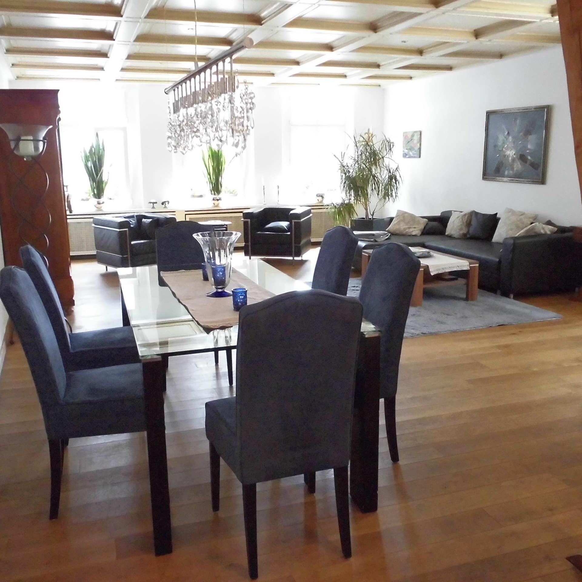 Wohnzimmer einer großen Ferienwohnung mit gehobener Ausstattung in der Nähe von Andernach
