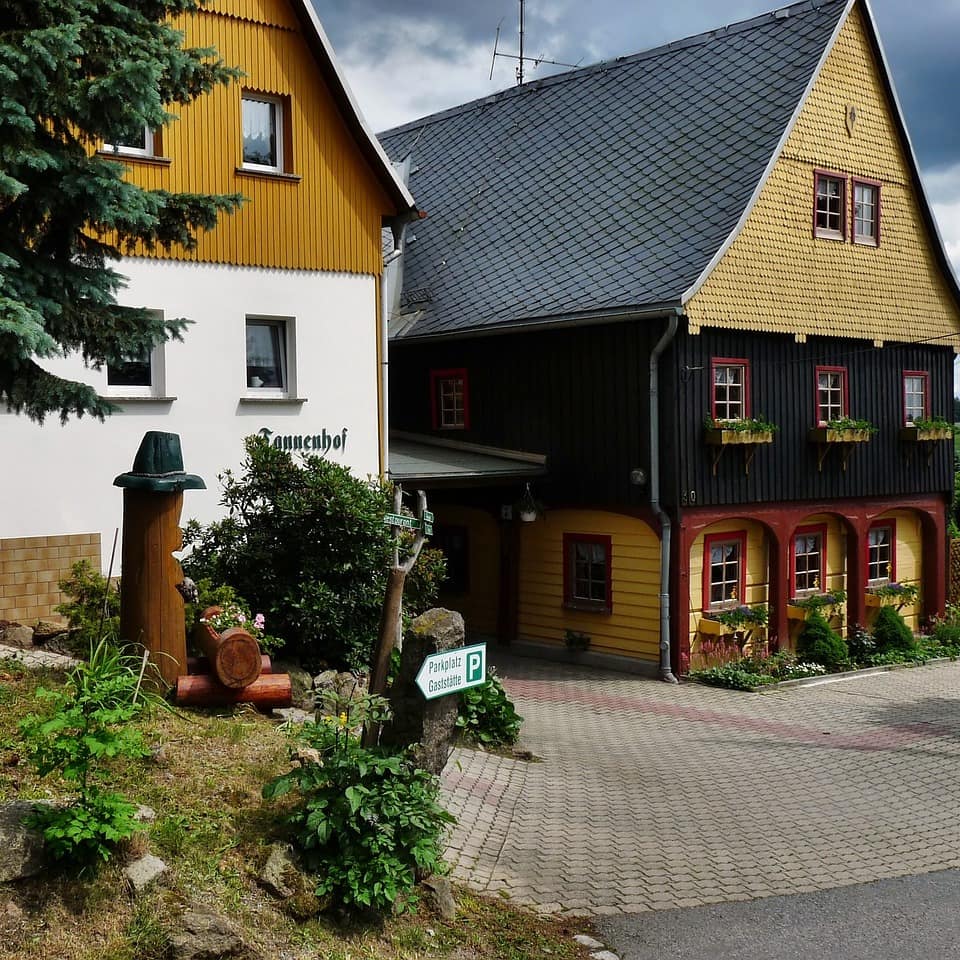 Heimatverbunden und gemütlich wirkende Häuser in der Sächsischen Schweiz