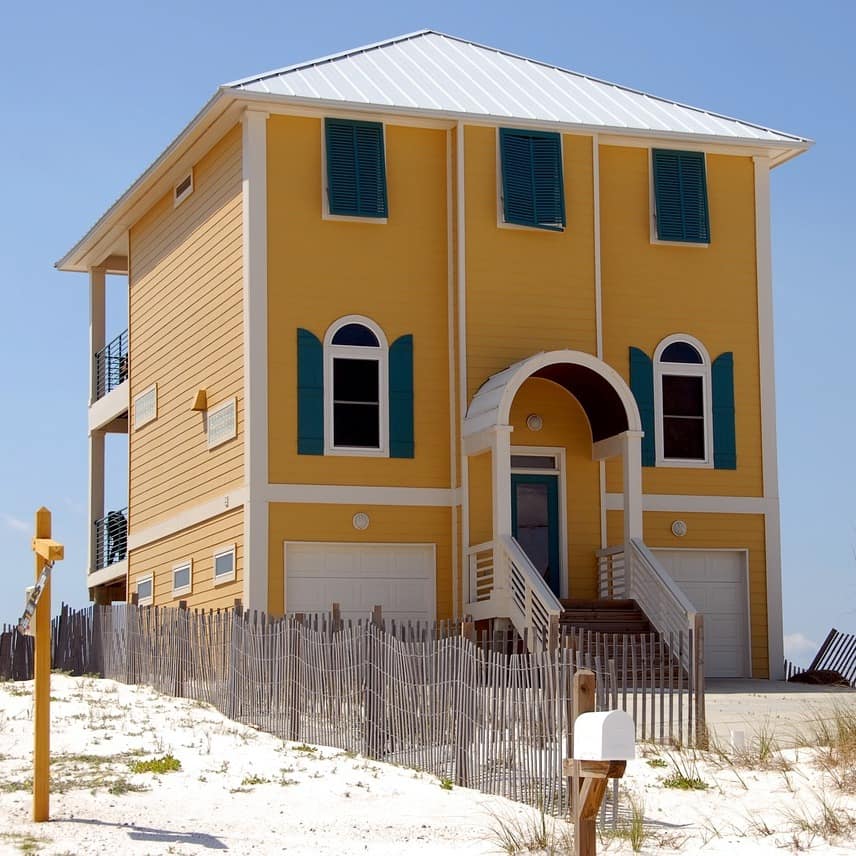 Auf Sand gebaut, aber nicht aus Sand, sondern aus Holz, ist dieses charmante Ferienhaus in Florida.