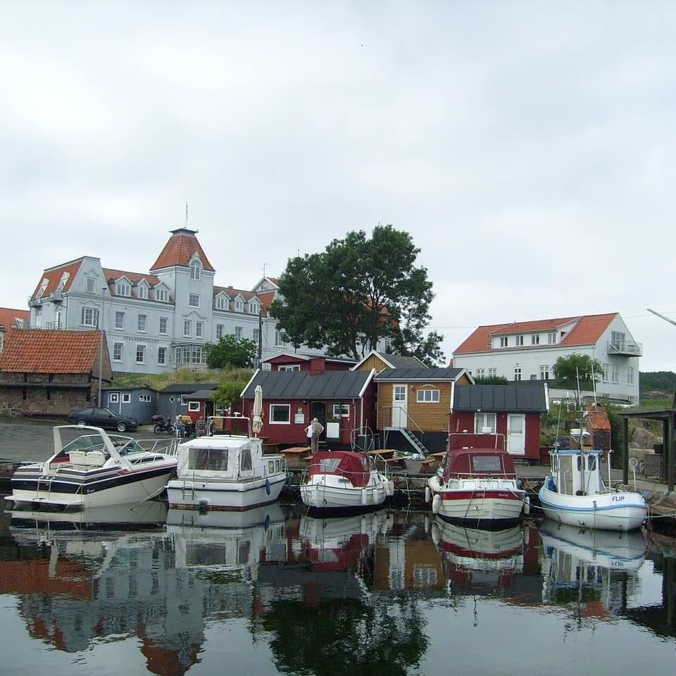 Ein kleiner, typischer Hafenort auf der Insel Bornholm, die zu Dänemark gehört.